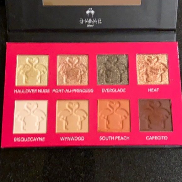 Eye shadow pallets - Picture 2 of 4